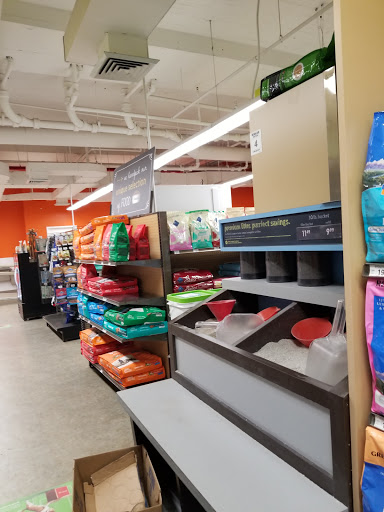 Pet Supply Store «Petco Animal Supplies», reviews and photos, 61-23 190th St, Fresh Meadows, NY 11365, USA