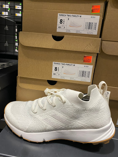 Sporting Goods Store «adidas Outlet Store Woodburn», reviews and photos, 1001 N Arney Rd Ste 400, Woodburn, OR 97071, USA