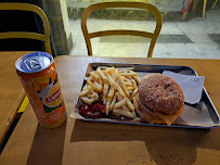 Cheeseburger du Restaurant végétalien Furahaa - Vegan | SMS ONLY à Paris - n°2