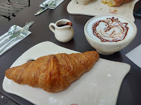 Croissant du Restaurant servant le petit-déjeuner Le Pain Quotidien à Paris - n°8