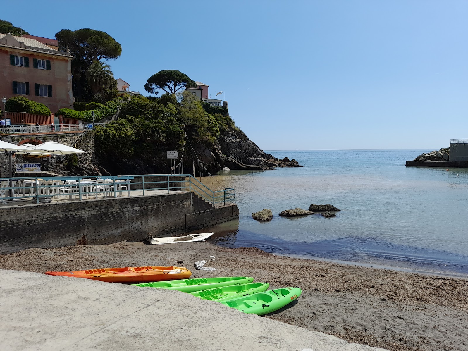 Foto av La Spiaggia del Porticciolo di Nervi och bosättningen