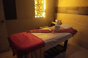 Aurum Spa-Massage Center in Noida, Massage parlour in noida Sec-18, Best spa in noida Sec 18 image