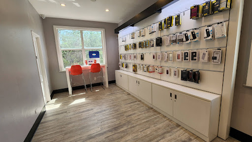 Electronics Repair Shop «uBreakiFix», reviews and photos, 7204 SW 59th Ave, South Miami, FL 33143, USA