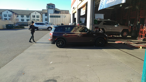 Tire Shop «Discount Tire Store - Beaverton, OR», reviews and photos, 18643 NW Eider Ct, Beaverton, OR 97006, USA