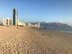 Photo de Strand beach avec rivage droit, long