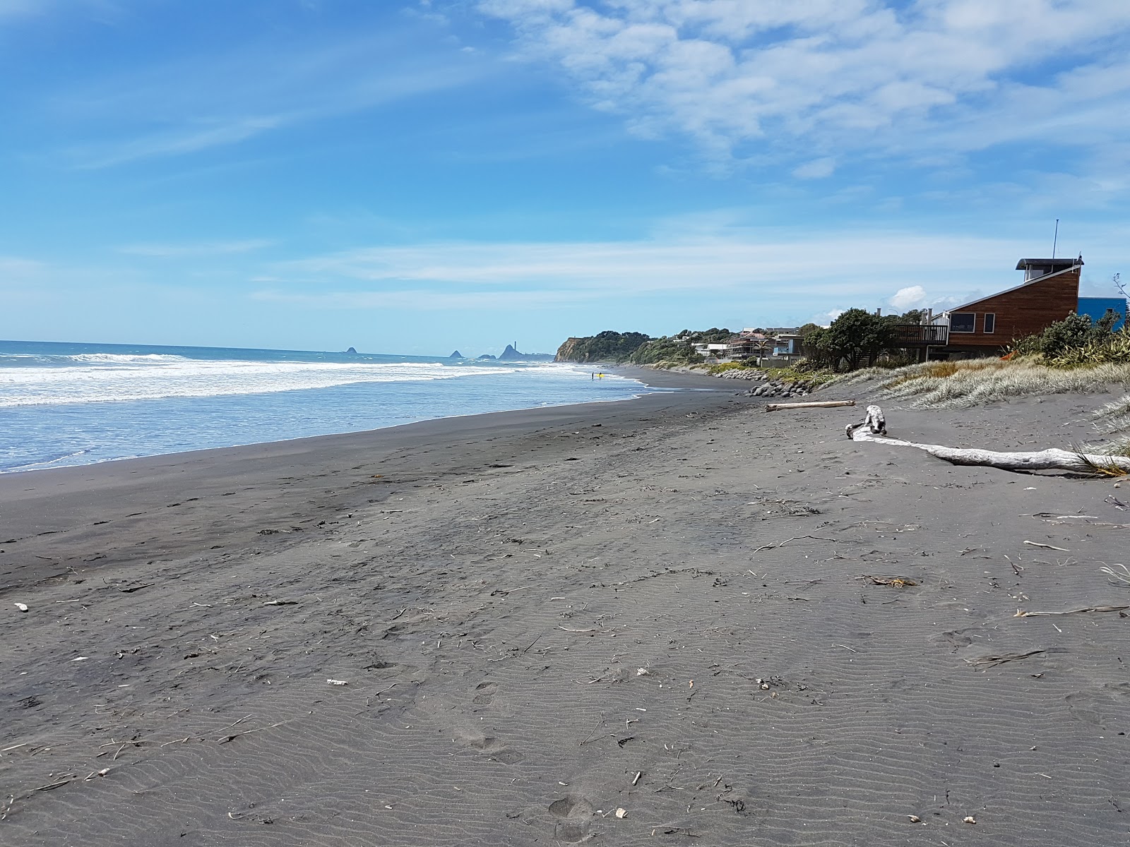 Oakura Beach'in fotoğrafı - rahatlamayı sevenler arasında popüler bir yer