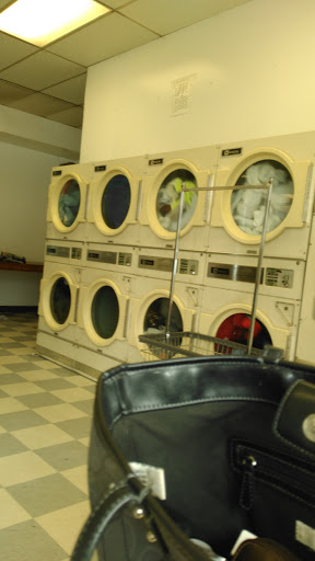 Laundromat «Mom & Pop Coin Laundry», reviews and photos, 1019 Holloway St, Durham, NC 27701, USA