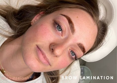 الآنسة رمش - Miss Eyelash