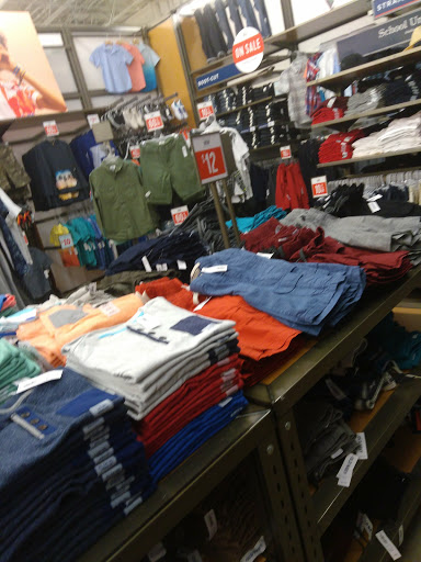 Clothing Store «Old Navy», reviews and photos, 43 Middlesex Turnpike, Burlington, MA 01803, USA