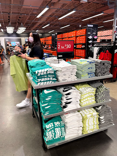 Clothing Store «Nike Factory Store», reviews and photos, 990 Camarillo Center Dr #1030, Camarillo, CA 93010, USA