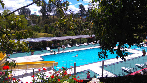 Piscinas fuera de Quito