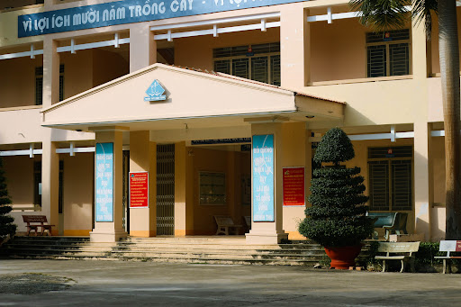 Trường THPT Chơn Thành