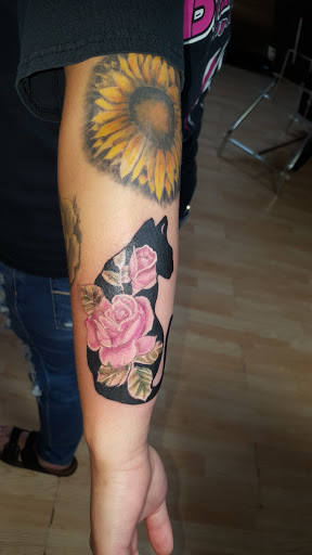 Explore elbow tattoo ideas, creative tattoo ideas in Peru, available at Ritual Tattoo Club