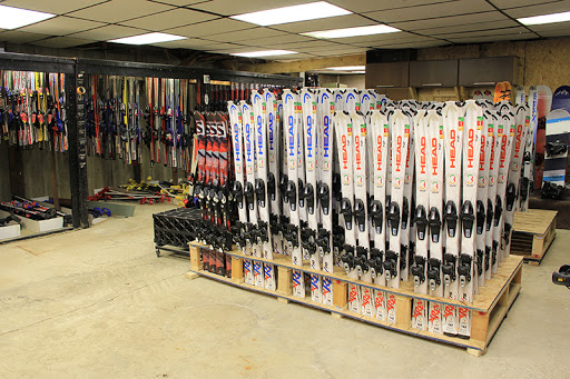 Snowboard Shop «Peak Ski & Snowboard Center», reviews and photos, 640 Center Rd, Pittsburgh, PA 15239, USA