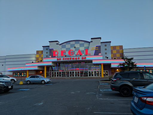 Movie Theater «Regal Cinemas Cobblestone Square 20», reviews and photos, 5500 Cobblestone Rd, Elyria, OH 44035, USA