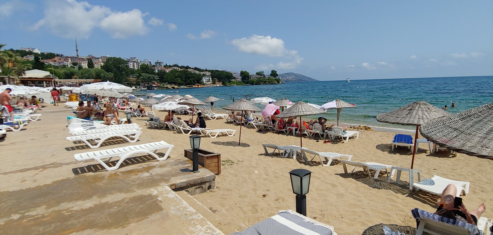 Foto av Alinn Beach med beige sand yta