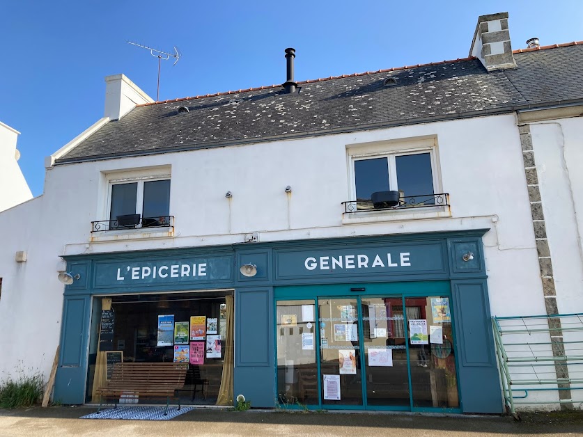 la cantine de l'épicerie à Plogoff