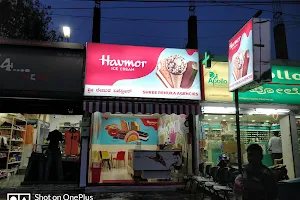 Scoops&havmor ice cream parlour image