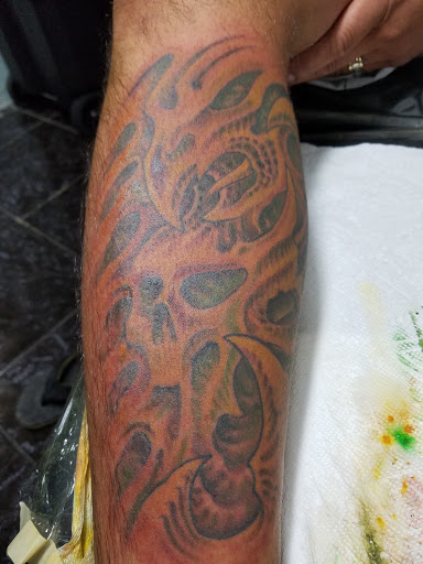 Tattoo Shop «Twisted Heart Tattoo», reviews and photos, 936 N Federal Hwy, Hollywood, FL 33020, USA