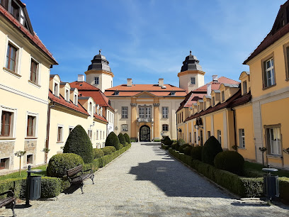 HOTEL I RESTAURACJA PRZY OśLEJ BRAMIE- ZAMEK KSIąż, WAłBRZYCH