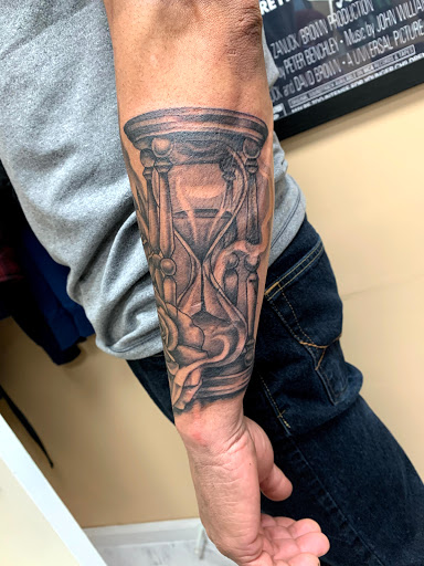 Tattoo Shop «Famous Tattoos», reviews and photos, 643 State Rd, Dartmouth, MA 02747, USA