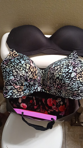 Plus Size Clothing Store «Torrid», reviews and photos, 599 E Shaw Ave D06, Fresno, CA 93710, USA