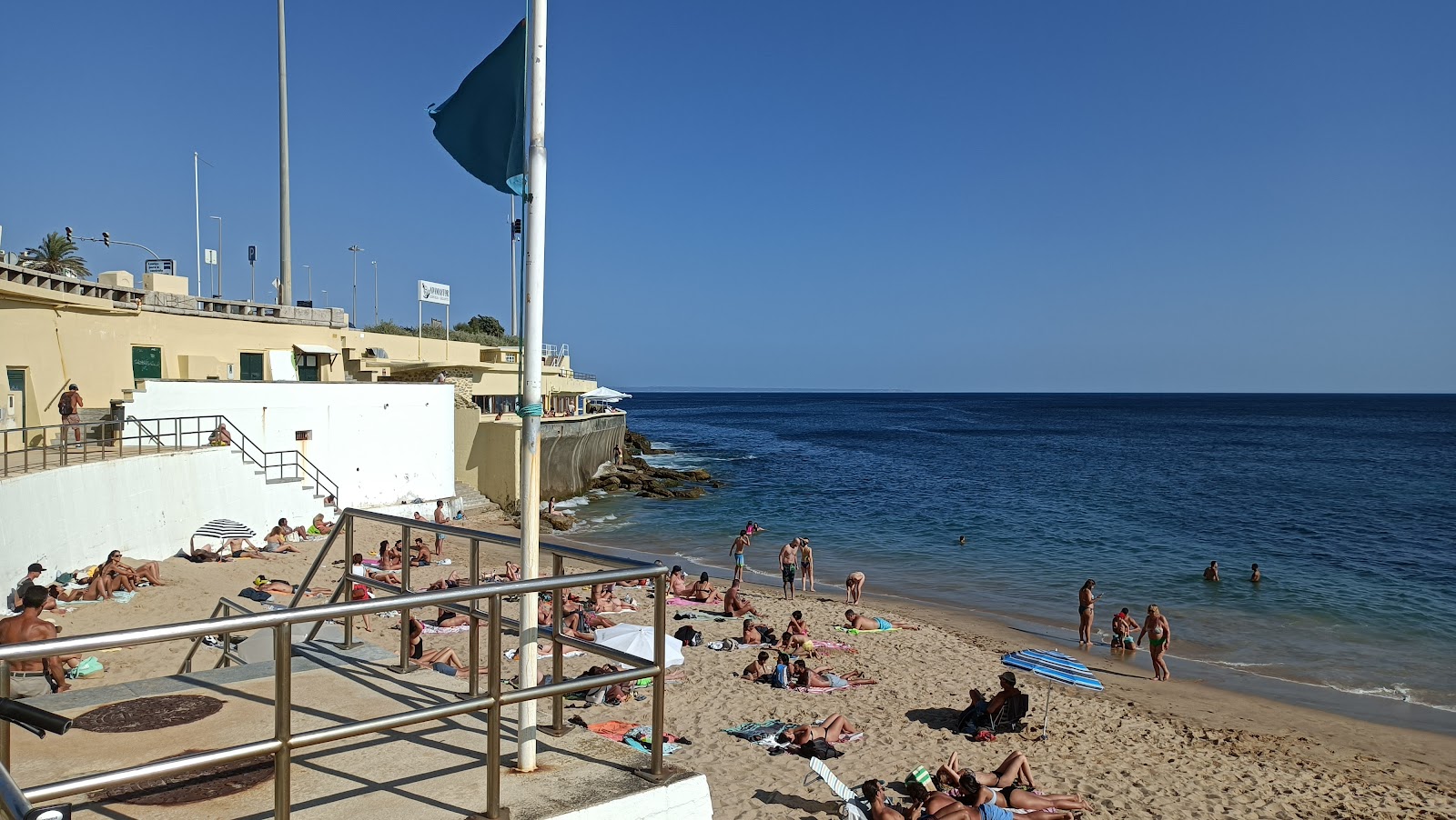 Foto von Praia da Parede und die siedlung