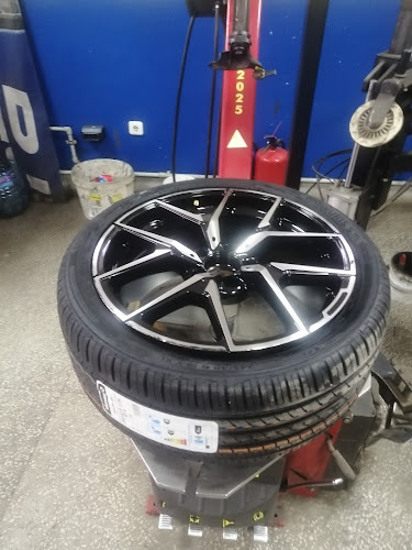 Отзиви за Център гуми / Tyres Pit Stop в Самоков - магазин за гуми