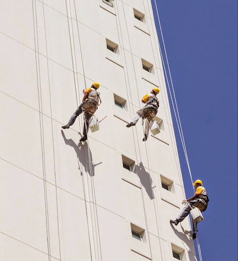 Logo da empresa - LC Pinturas e Reformas LTDA.