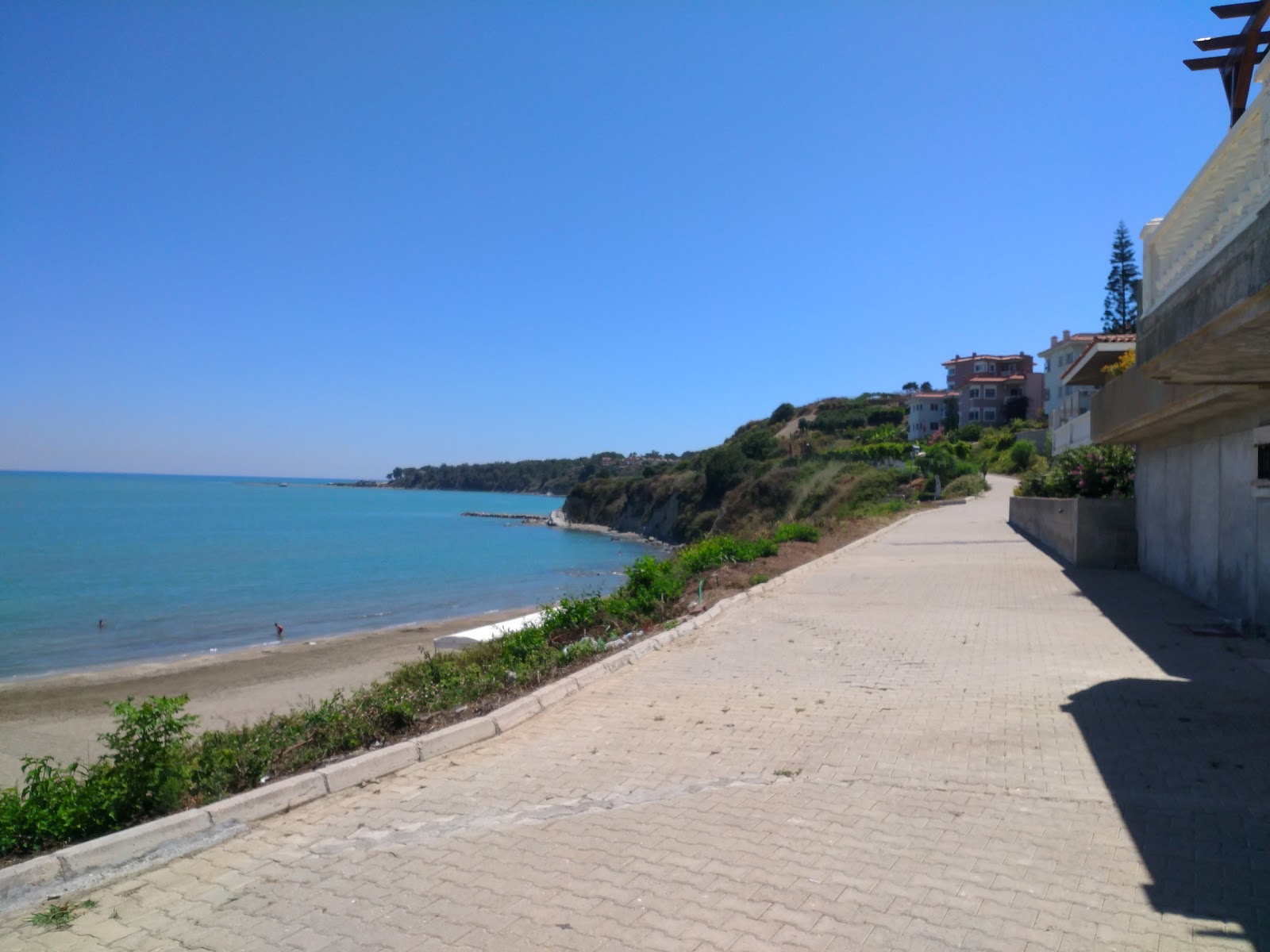 Valokuva Karatas beach IIIista. pinnalla kirkas hiekka:n kanssa