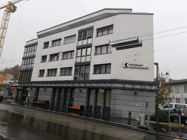 Kommentare und Rezensionen über Schaffhauser Kantonalbank Filiale Neuhausen am Rheinfall