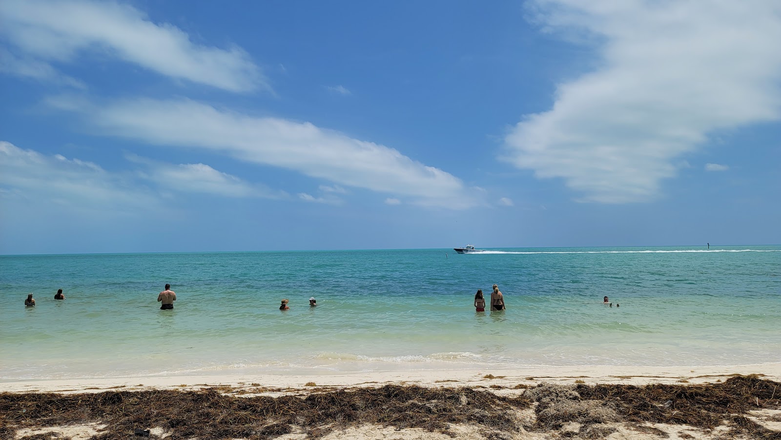 Photo de Key Colony beach avec l'eau turquoise de surface