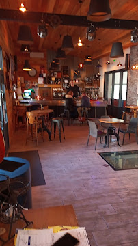 Atmosphère du Guinguette restaurant bar L'Essence du New Siècle à Salindres - n°2