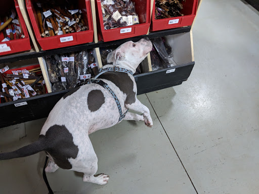 Pet Supply Store «Mounds Pet Food Warehouse», reviews and photos, 5350 King James Way, Fitchburg, WI 53719, USA