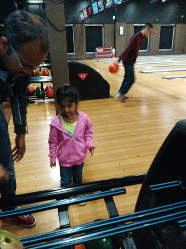 Bowling Alley «Revolutions Bowling & Lounge», reviews and photos, 60 Bidwell Rd, South Windsor, CT 06074, USA