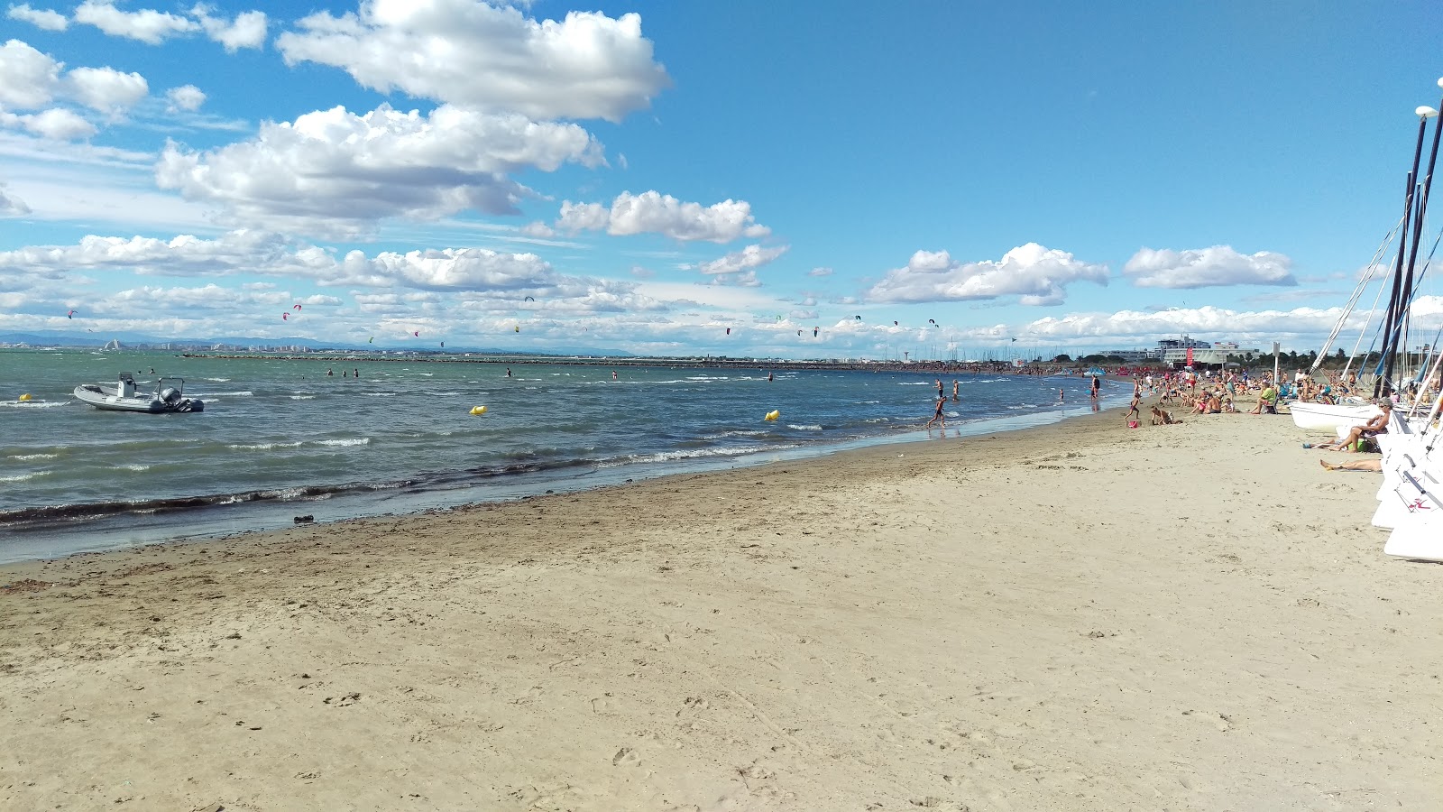 Foto de Port Camargue beach - lugar popular entre os apreciadores de relaxamento