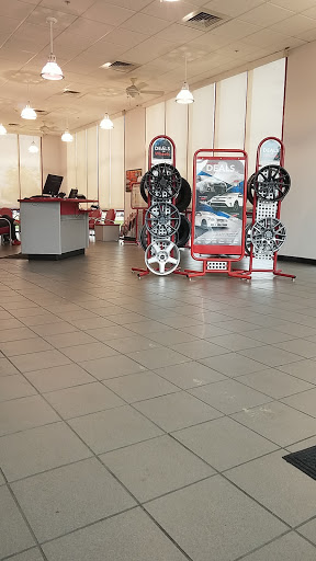 Tire Shop «Discount Tire Store - Littleton, CO», reviews and photos, 2307 W Belleview Ave, Littleton, CO 80120, USA