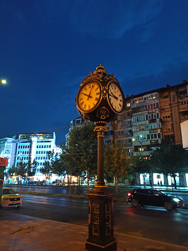 Monument cu ceas - Piața Sfântul Gheorghe