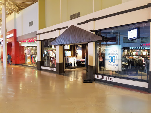 Clothing Store «Hollister Co. Outlet», reviews and photos, 3000 Grapevine Mills Pkwy, Grapevine, TX 76051, USA