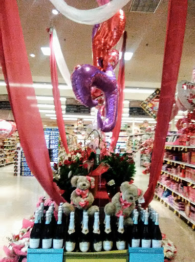 Grocery Store «Safeway», reviews and photos, 905 1st St, Gilroy, CA 95020, USA