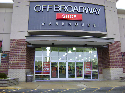 Shoe Store «Off Broadway Shoe Warehouse», reviews and photos, 4600 Shelbyville Rd #201, Louisville, KY 40207, USA