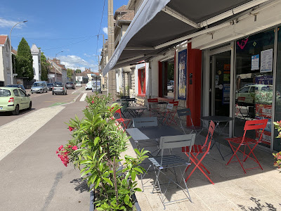 Au Café du Pont Neuf à Pont-Sainte-Marie
