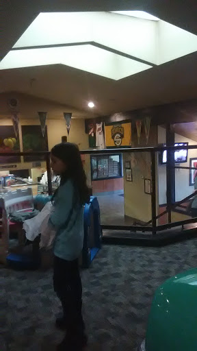 Pizza Restaurant «Round Table Pizza - University Place, WA», reviews and photos, 7011 27th St W, University Place, WA 98466, USA