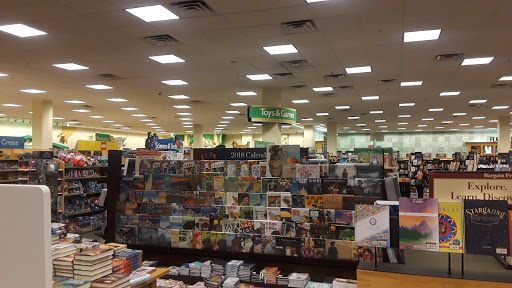 Book Store «Barnes & Noble», reviews and photos, 13131 Ridgedale Dr, Minnetonka, MN 55305, USA