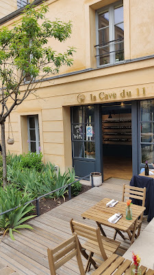 LA CAVE DU 11 à Versailles
