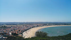Sao Martinho do Porto'in fotoğrafı uçurumlarla desteklenmiş