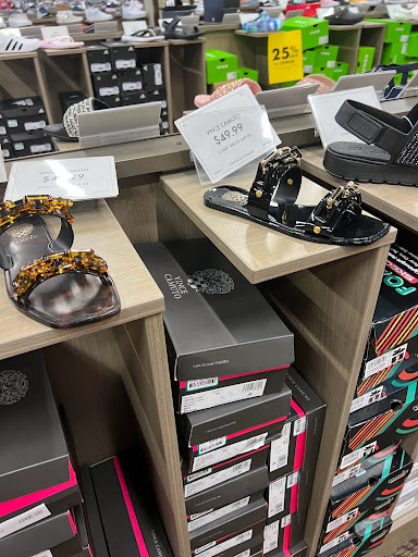 Shoe Store «DSW Designer Shoe Warehouse», reviews and photos, 937 Watters Creek Blvd, Allen, TX 75013, USA