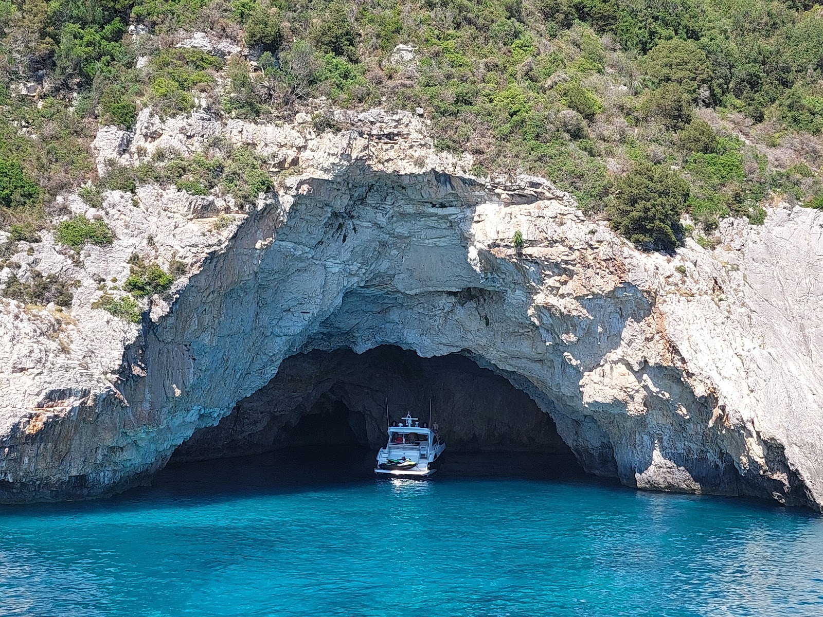 Photo de Ypapanti's Cave zone sauvage