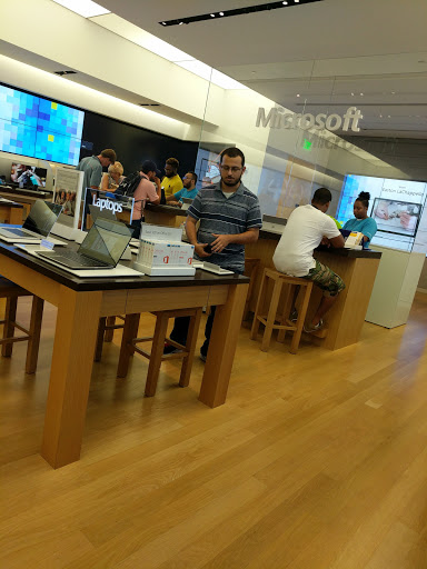 Computer Store «Microsoft Store - Southpark», reviews and photos, 4400 Sharon Rd, Charlotte, NC 28211, USA
