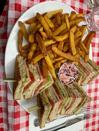 Club sandwich du Restaurant de cuisine américaine moderne Schwartz's à Paris - n°1